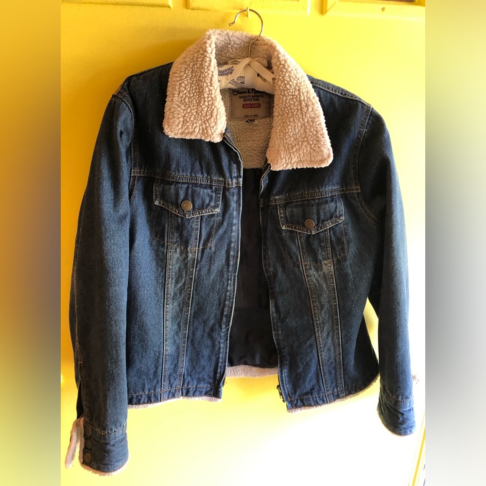 Jean jacket with fleece collar/cuffs
